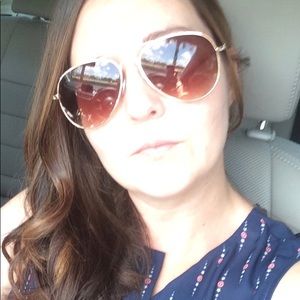 Meet your Posher, April